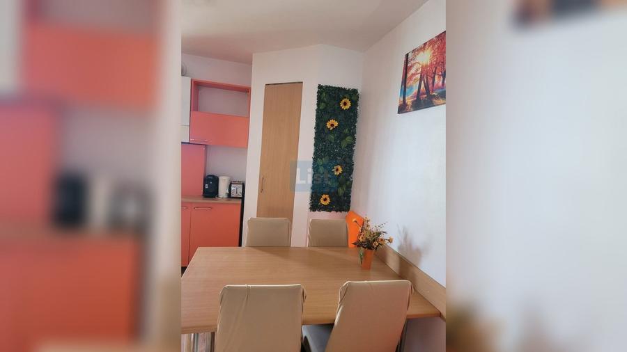 Apartament cu 3 camere semidecomandat în Plopilor
