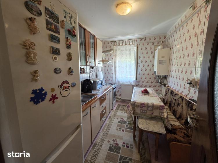 Apartament cu 4 camere si centrala termica-etajul 2/4 - 5