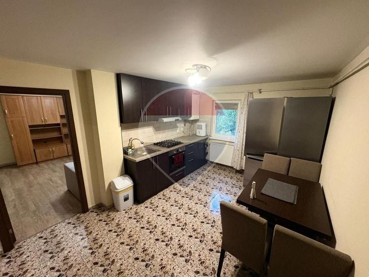 Apartament cu 3 camere decomandat, mobilat în Republicii