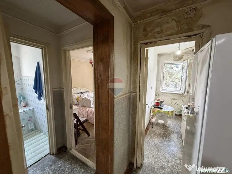 Apartament cu 3 camere decomandat în Sud