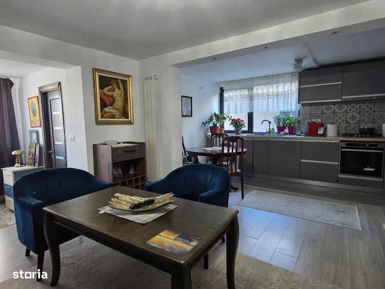 Casă cu 4 camere cu Teren 685 Mp în Central
