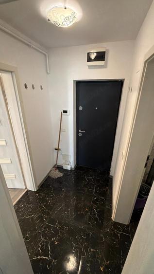 Apartament cu 2 camere decomandat în 1 Decembrie