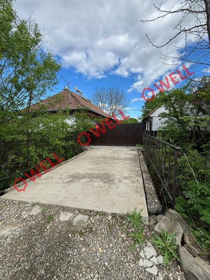 Casă individuală cu 2 camere cu Teren 1660 Mp în Leț
