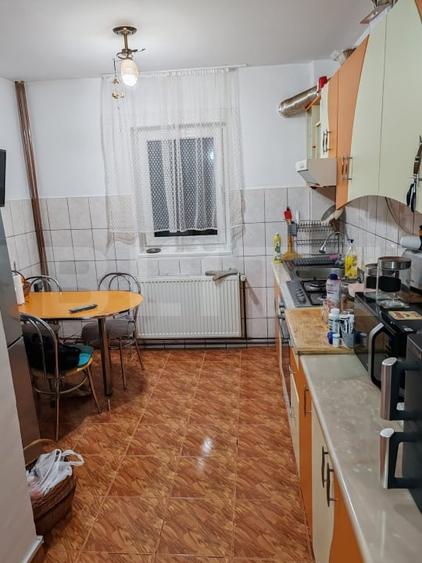 Apartament cu 3 camere semidecomandat, mobilat în Vatra Dornei