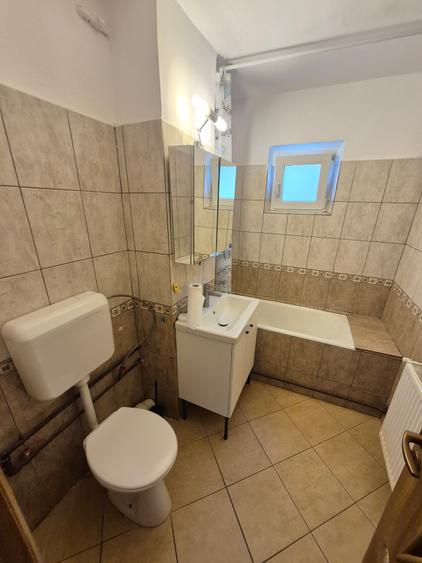 Apartament cu 3 camere decomandat în Spitalul Județean