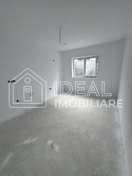 Casă individuală cu 4 camere cu Canalizare în Periferie