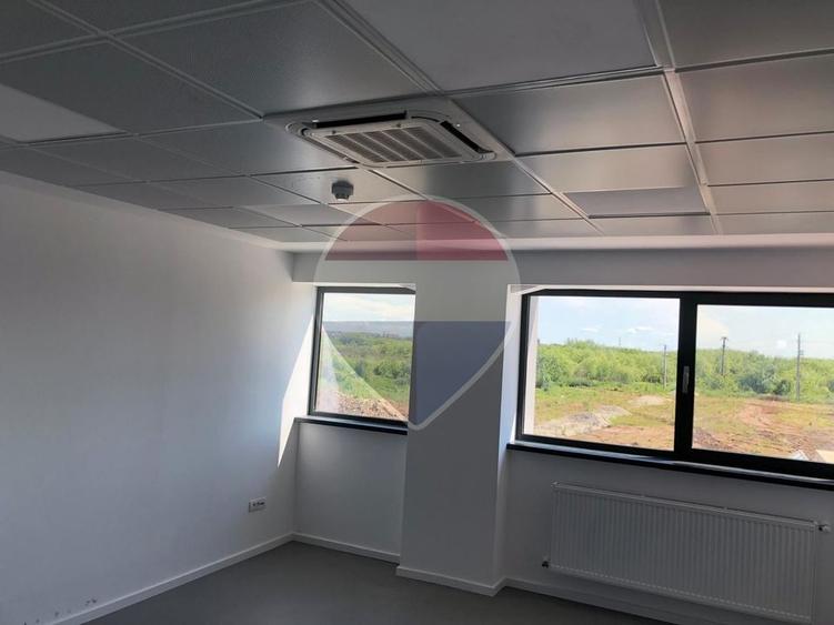 Spațiu industrial, de 1,250 mp, în Central