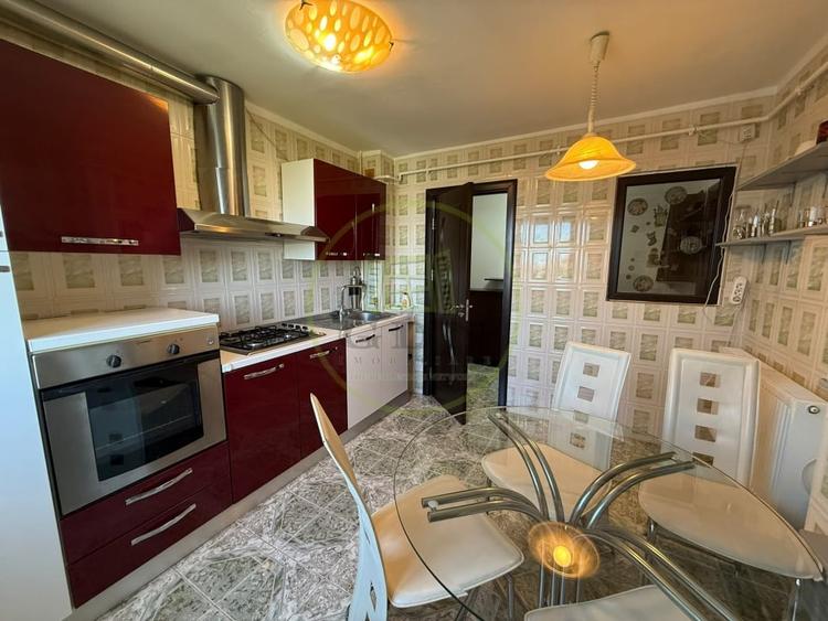 Apartament cu 3 camere decomandat, mobilat în Calea București