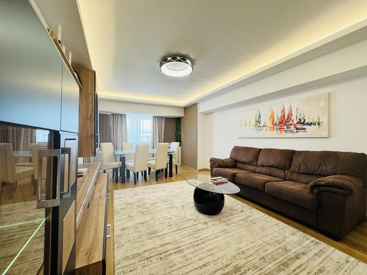 Apartament cu 4 camere decomandat, mobilat în Decebal