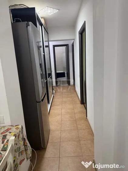 Apartament cu 4 camere semidecomandat în Drumul Taberei