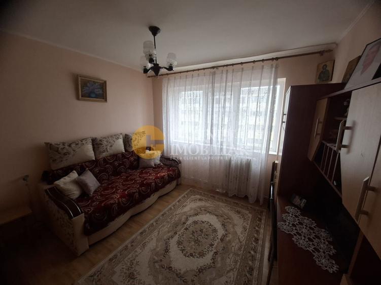 Apartament cu 4 camere decomandat, mobilat în Mircea cel Bătrân