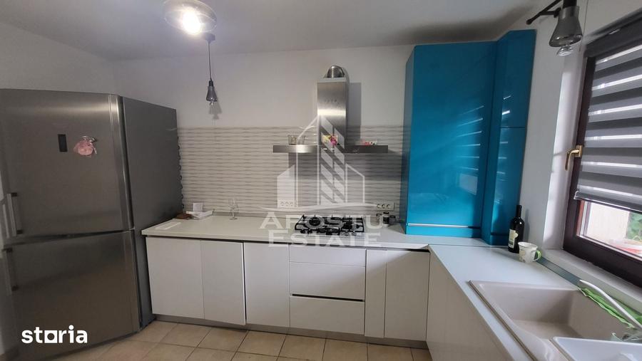 Casă cu 5 camere cu Teren 350 Mp în Dumbrăvița