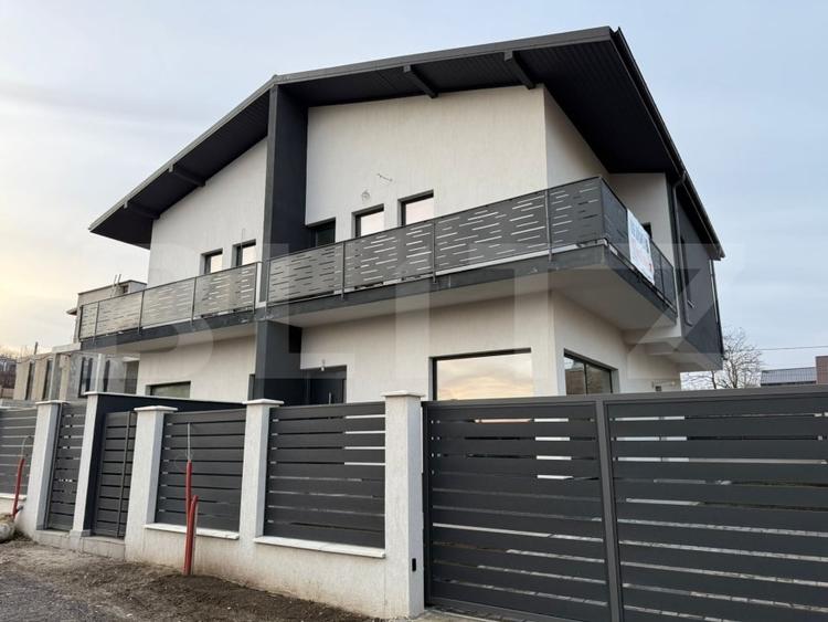 Duplex cu 4 camere cu Canalizare în Bucium