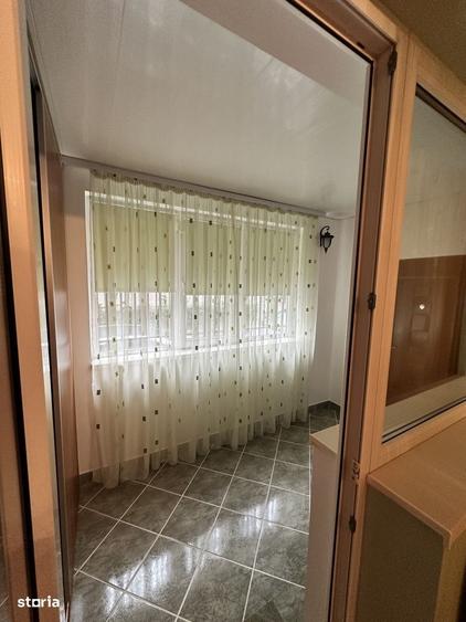 Apartament cu 3 camere semidecomandat, mobilat în Orizont