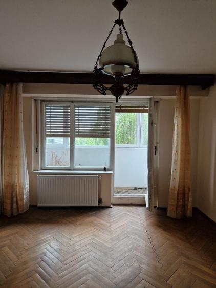 Apartament cu 3 camere decomandat în Polivalentă