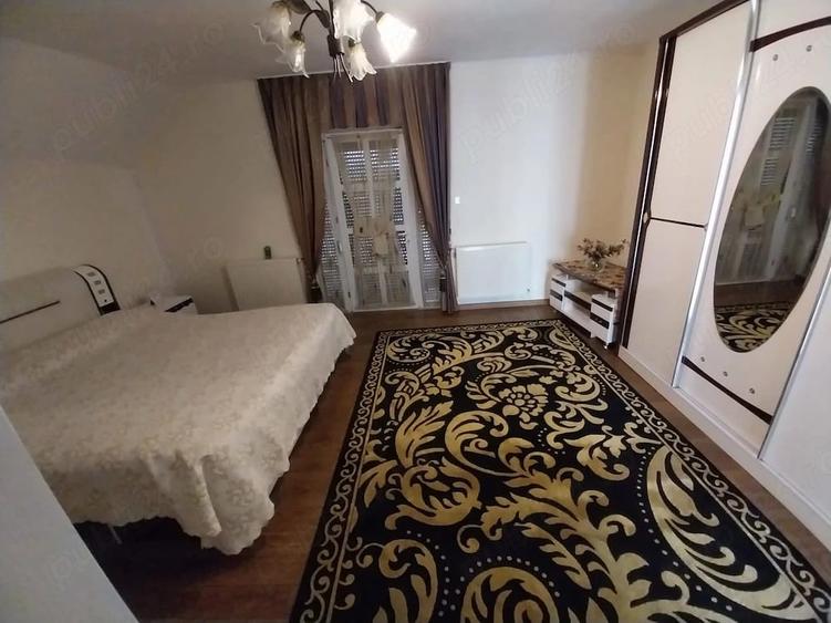 Casă cu Teren 4200 Mp în Livezi