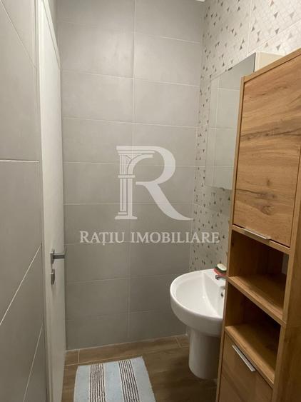 Apartament cu 3 camere decomandat, mobilat în Sud