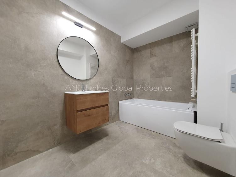 Penthouse cu 5 camere decomandat în Băneasa