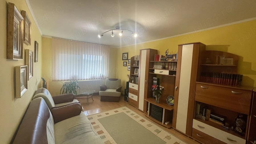 Apartament cu 3 camere decomandat în Central