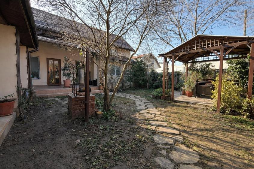 Casă individuală cu 3 camere cu Canalizare în Fundeni