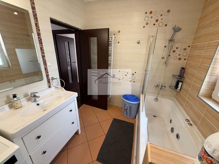Apartament cu 4 camere decomandat în Bună Ziua