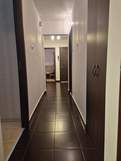 Apartament cu 3 camere decomandat în Ștefan cel Mare
