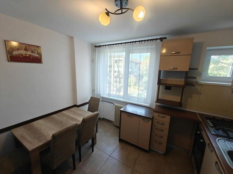 Apartament cu 4 camere decomandat în Dacia