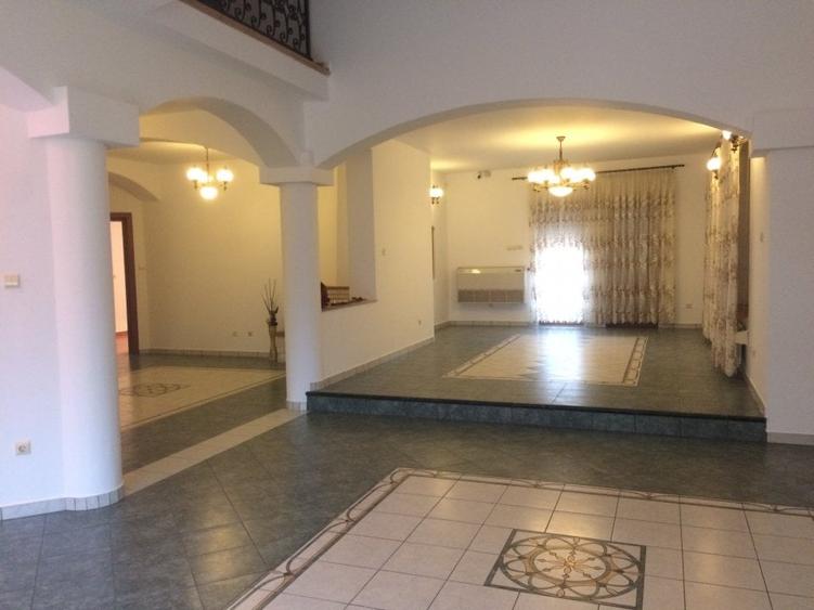Casă individuală cu 9 camere cu Piscina în Băneasa