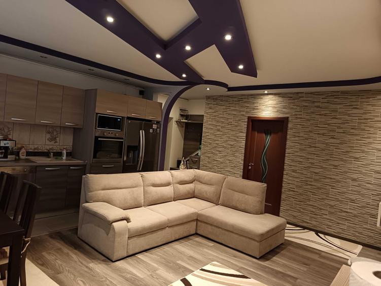 Apartament cu 3 camere decomandat în Florești