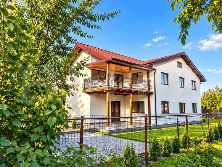 Casă individuală cu 6 camere cu Canalizare în Holboca