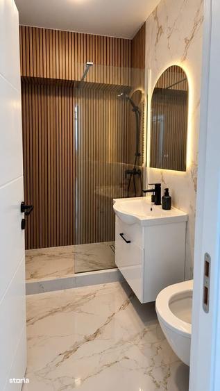 Apartament cu 3 camere decomandat în Exterior Vest