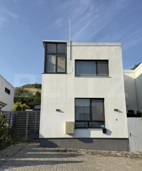 Casa cu 4 camere, instalatie fotovoltaica, acces restrictionat, zona Vivo - 1