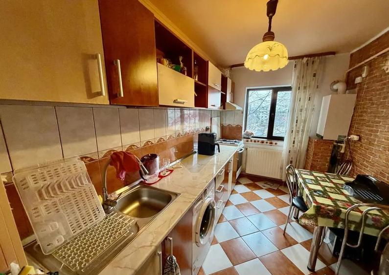 Apartament cu 3 camere decomandat în Central