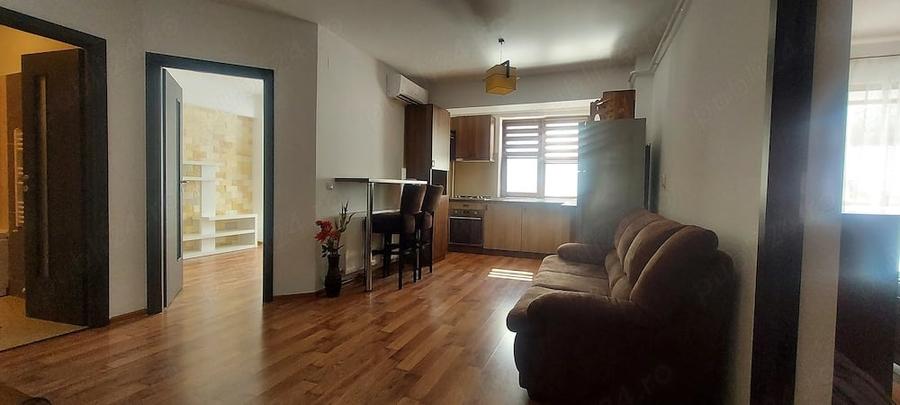 Apartament cu 3 camere decomandat în Bucșinescu