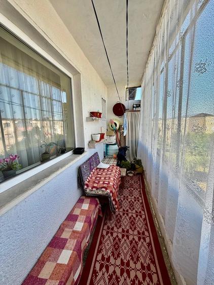 Apartament cu 3 camere semidecomandat în Gojdu