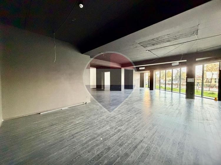 Spațiu comercial, de 270 mp, în Nord