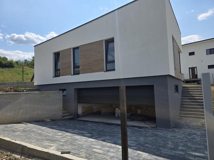 Casă cu 4 camere în Central