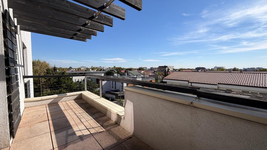 Apartament cu 4 camere semidecomandat în Iancu Nicolae