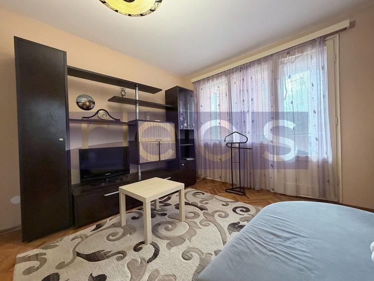 Apartament cu 3 camere semidecomandat în Pajura