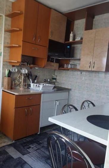 Casă cu 5 camere cu Teren 180 Mp în Republicii