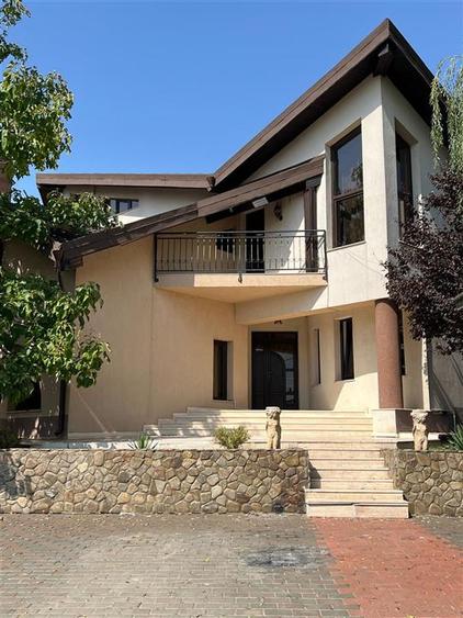 Casă cu 7 camere cu Teren 750 Mp în Vișan