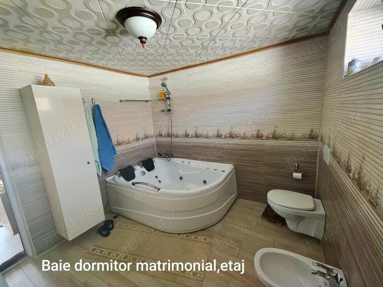 Casă cu 7 camere cu Teren 650 Mp în Central