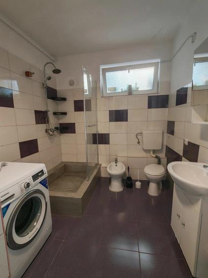 Apartament cu 3 camere decomandat în Exterior Vest