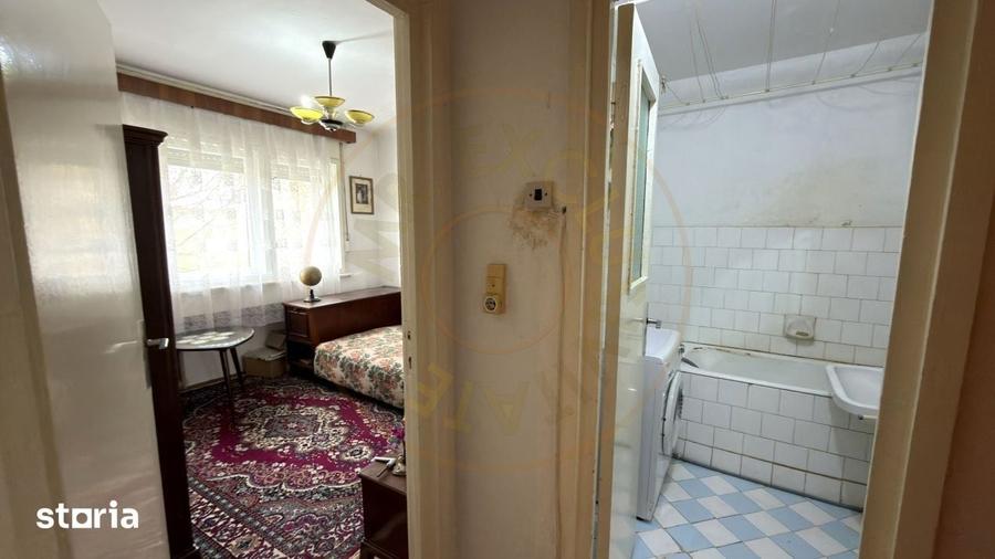 Apartament cu 3 camere semidecomandat, mobilat în Central