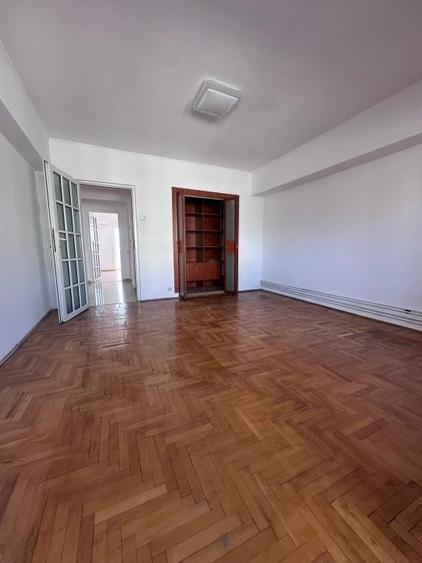 Apartament cu 4 camere decomandat în Decebal