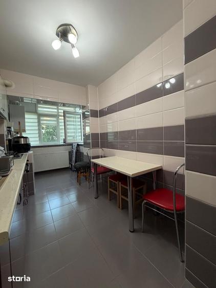 Apartament cu 3 camere decomandat în Micro 17