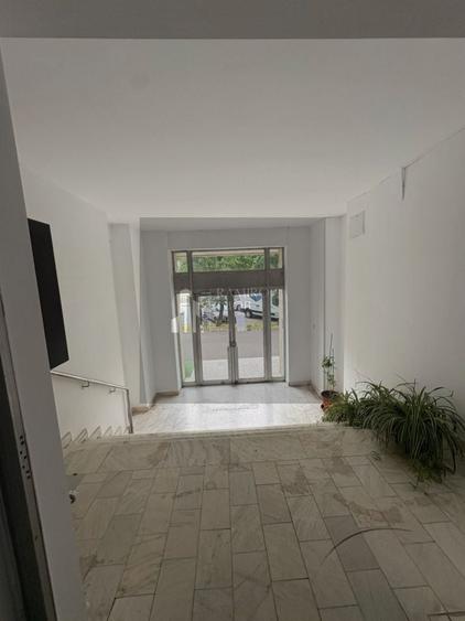 Apartament cu 4 camere semidecomandat în Unirii