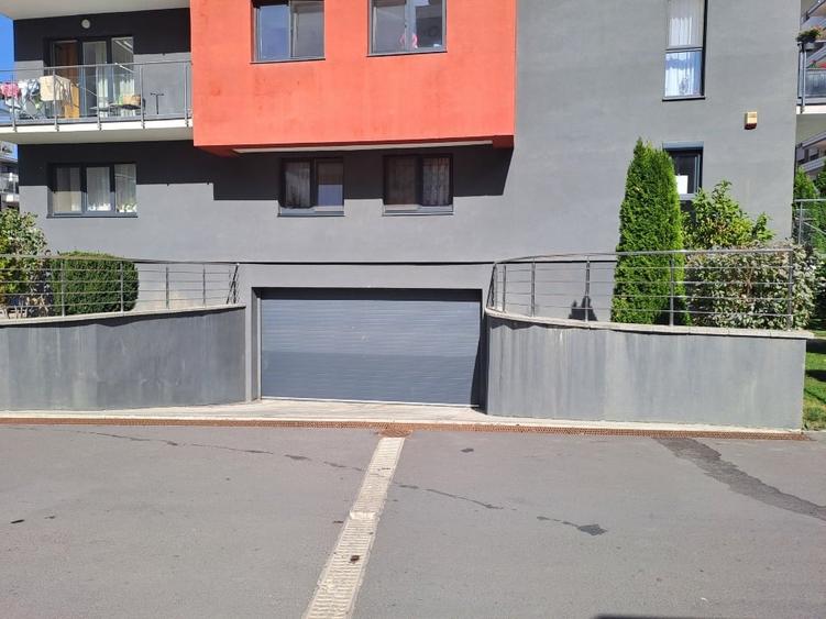Apartament cu 3 camere decomandat, mobilat în Tractorul
