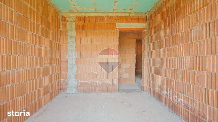 Casă cu 4 camere cu Teren 500 Mp în Cristian