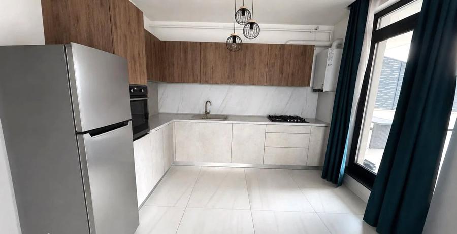 Apartament cu 3 camere semidecomandat, mobilat în Tunari